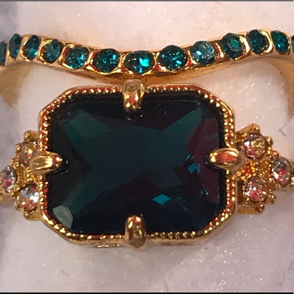 Gorgeous Green Ring - Picture 2 of 4